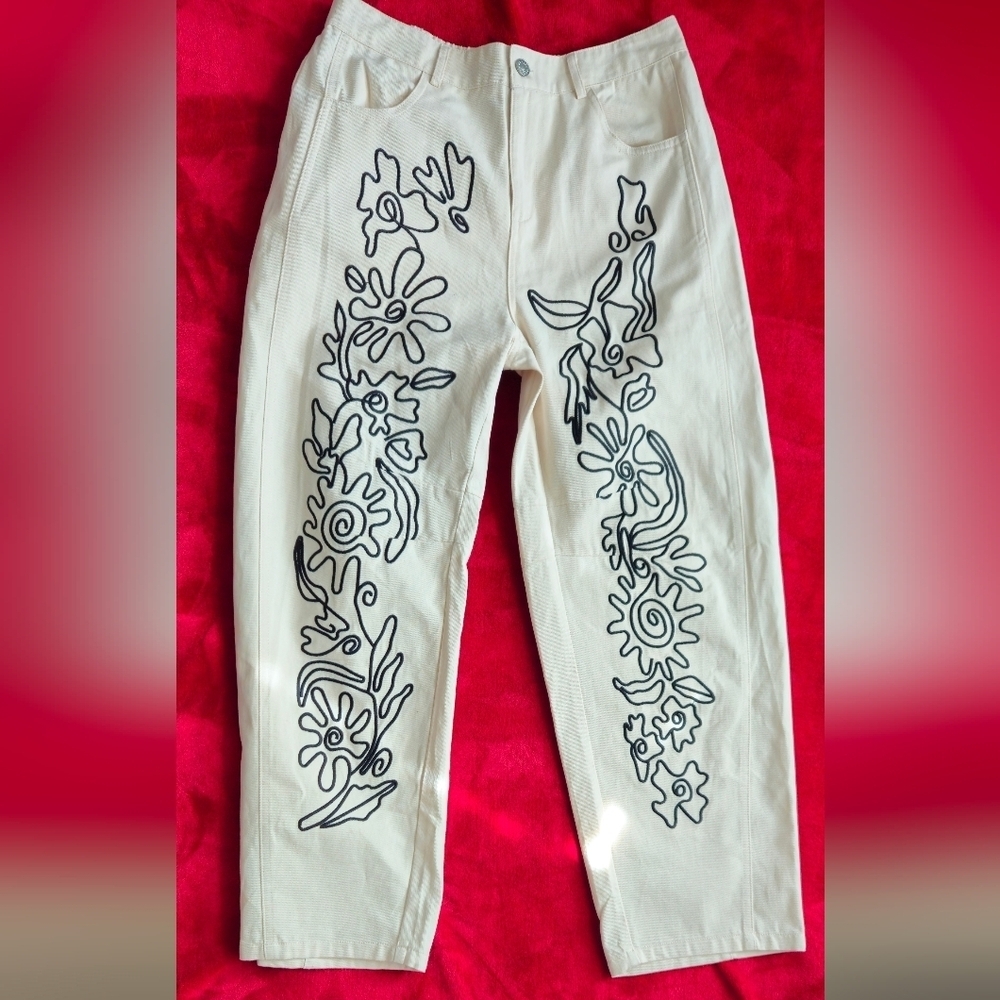 Unbranded Cream Barrel Pants w/Black Floral Embroidered Pattern - Size Large